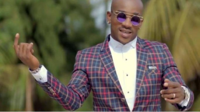 Yabongo Lova en concert live pour ses VIP à l’Hôtel Ivoire le 15 juin